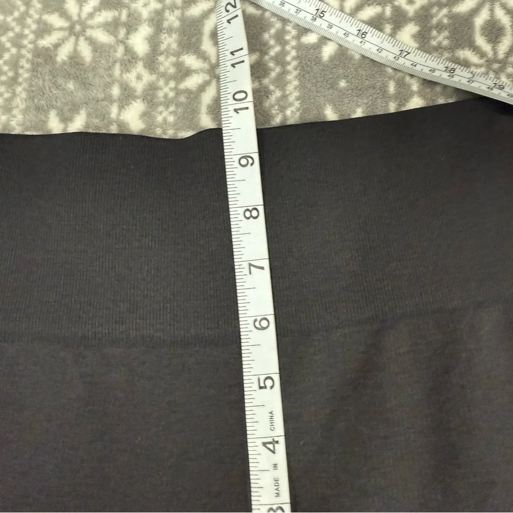 Lululemon Seamlessly Street Crop Heathered Black‎ Size 8 Activewear Yoga Active